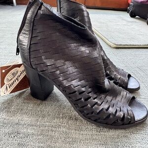 Piamita Black Textured Heeled Boots